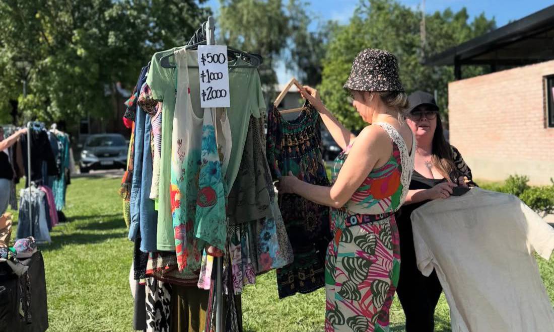 Este domingo habrá feria de Moda Circular en Funes, esta vez en el flamante Paseo de los Artesanos